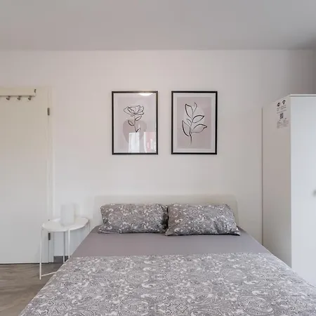 Apartments Cologne アパート